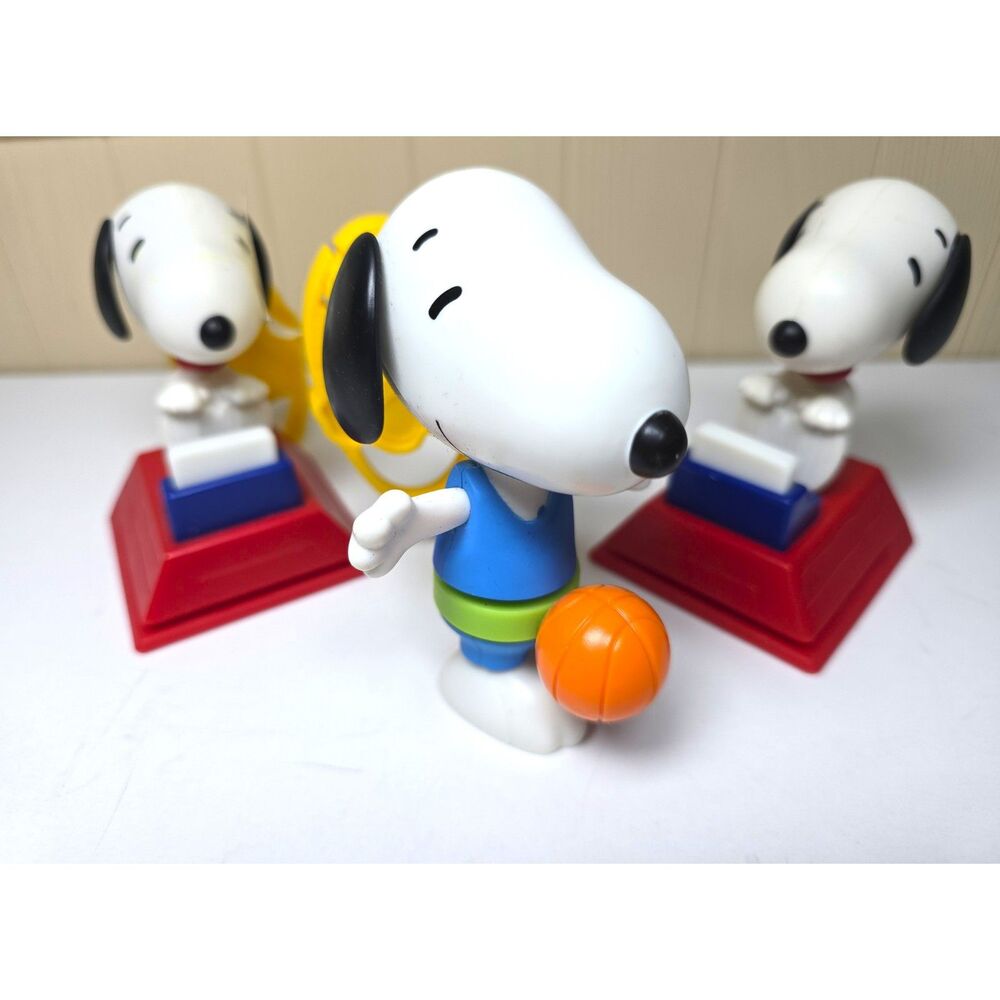 Vintage McDonald's Peanuts Snoopy Clip-on Keychains or Bag Clips READ